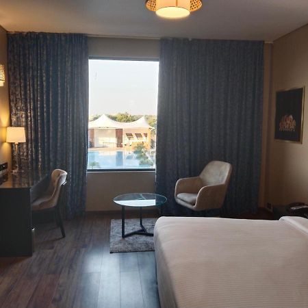 Essentia Luxury Hotel Indore Eksteriør billede