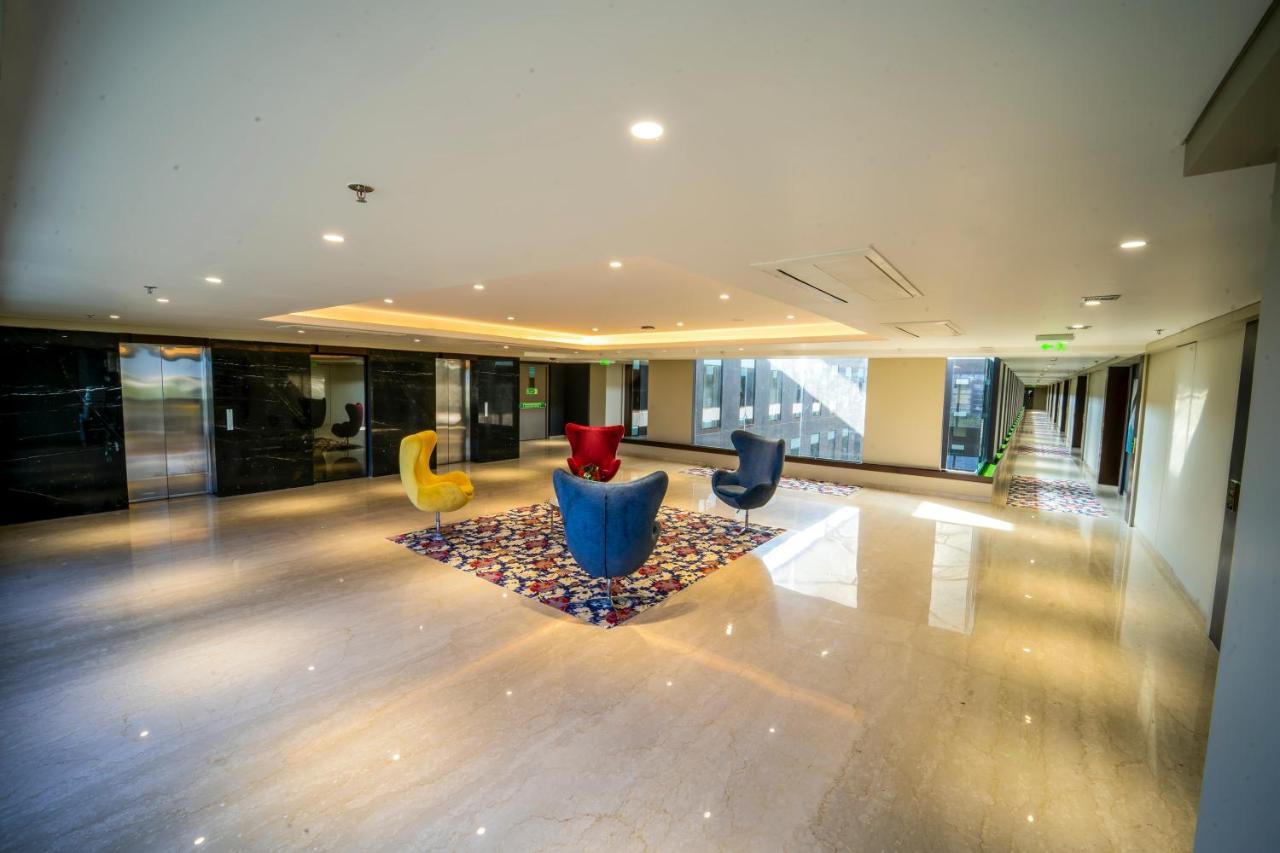 Essentia Luxury Hotel Indore Eksteriør billede