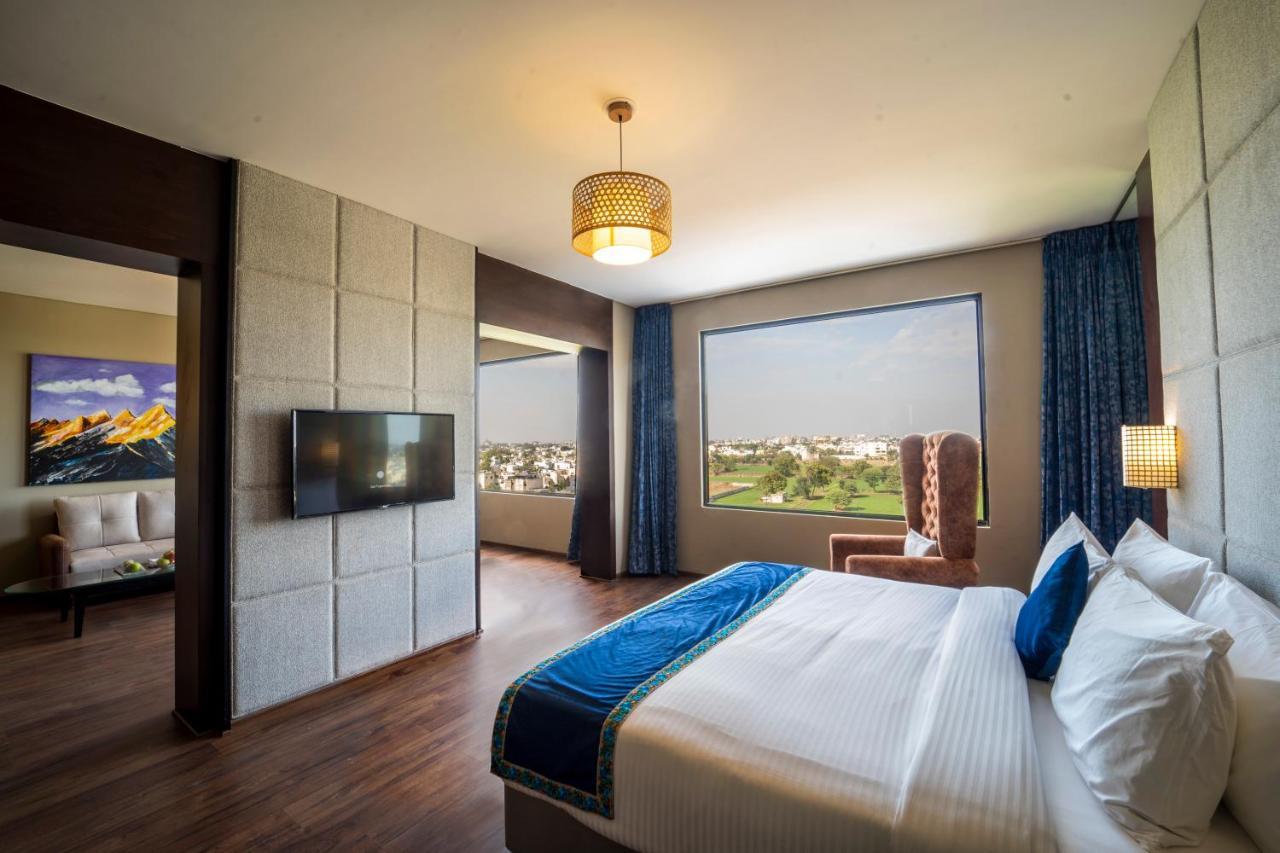 Essentia Luxury Hotel Indore Eksteriør billede