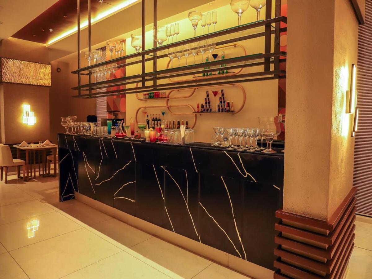 Essentia Luxury Hotel Indore Eksteriør billede