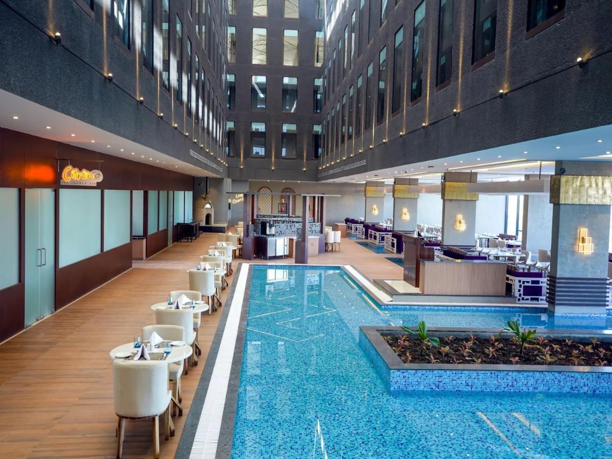 Essentia Luxury Hotel Indore Eksteriør billede