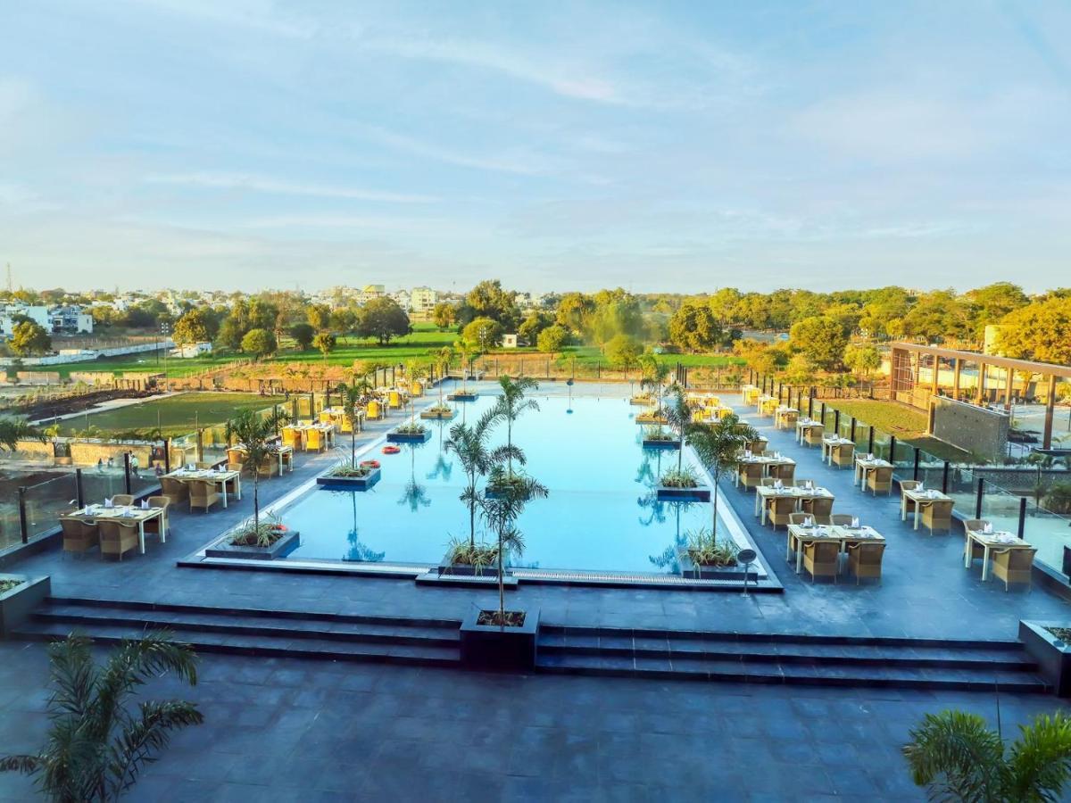 Essentia Luxury Hotel Indore Eksteriør billede