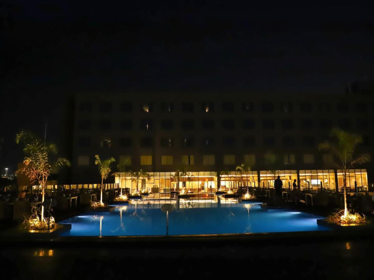 Essentia Luxury Hotel Indore Eksteriør billede