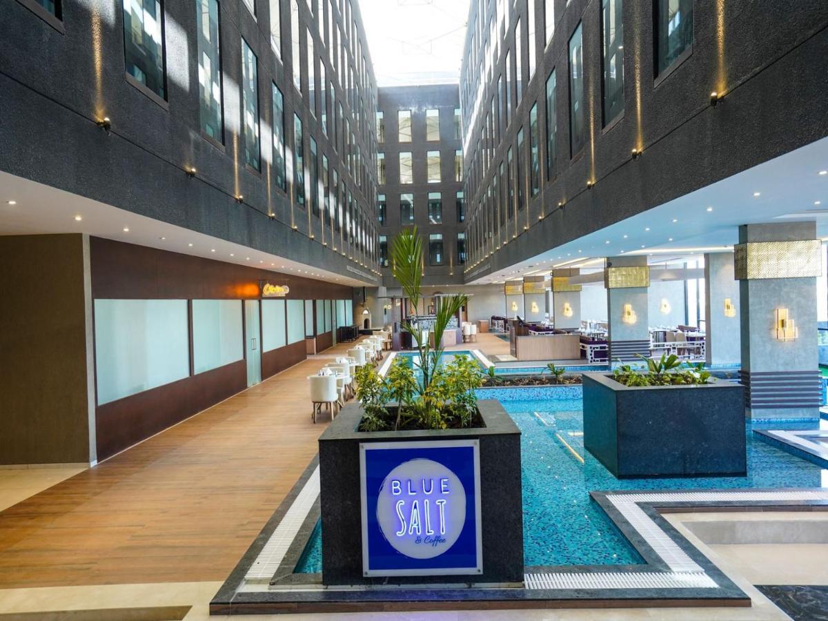 Essentia Luxury Hotel Indore Eksteriør billede