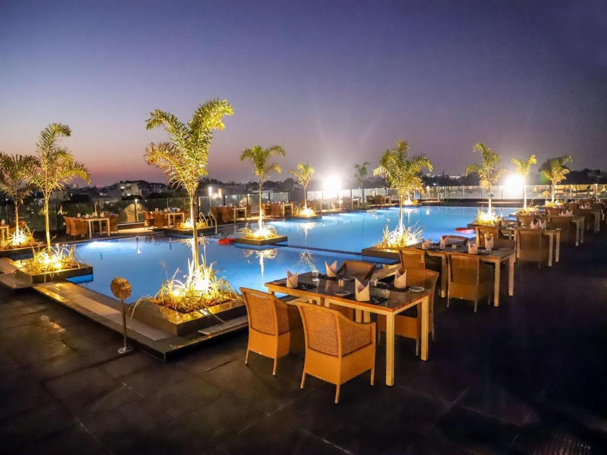 Essentia Luxury Hotel Indore Eksteriør billede