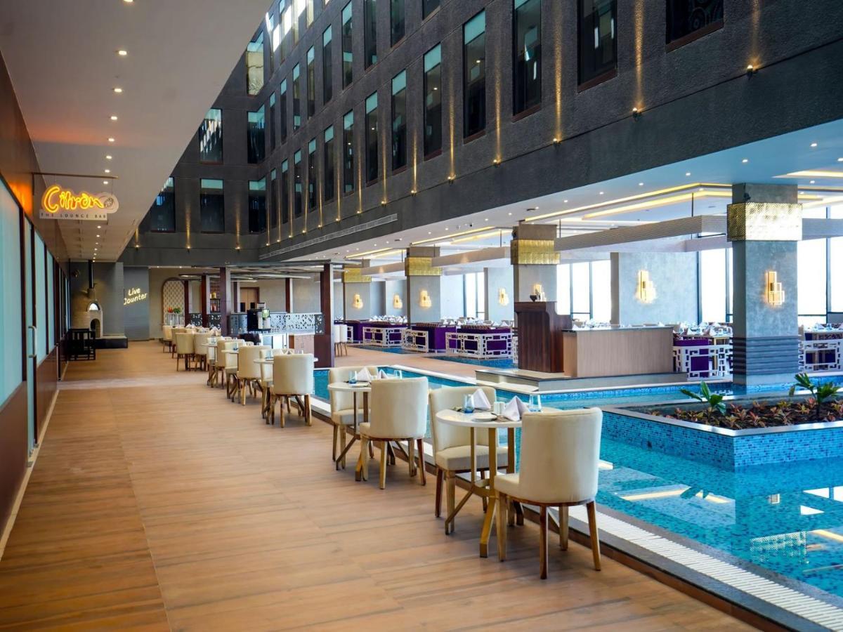 Essentia Luxury Hotel Indore Eksteriør billede