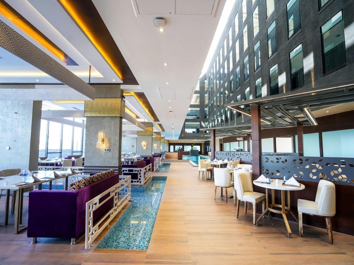Essentia Luxury Hotel Indore Eksteriør billede