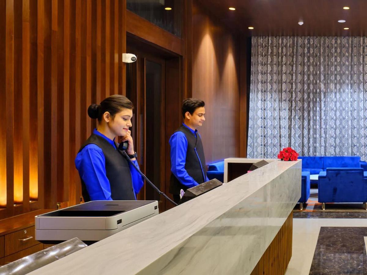 Essentia Luxury Hotel Indore Eksteriør billede
