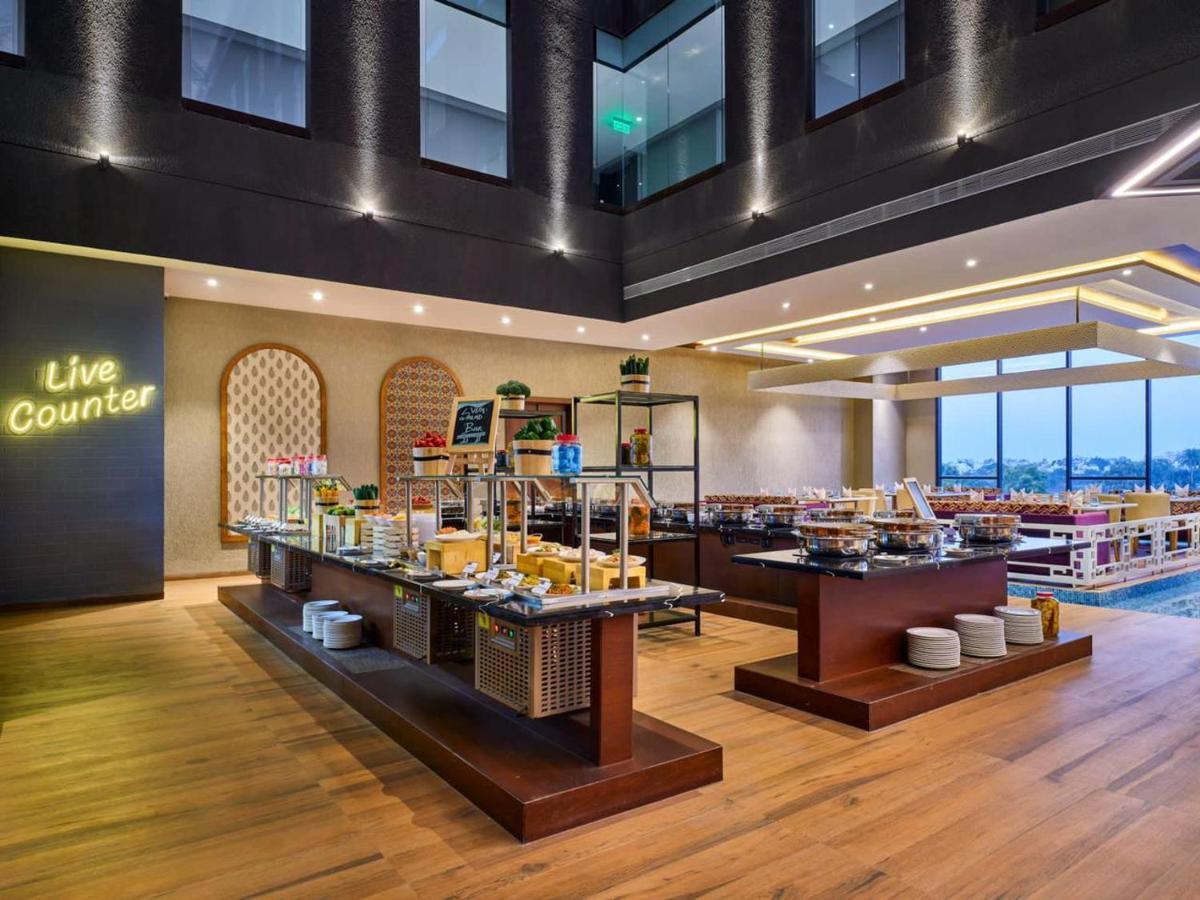 Essentia Luxury Hotel Indore Eksteriør billede