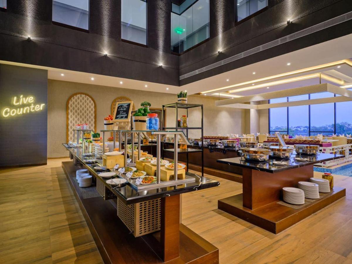 Essentia Luxury Hotel Indore Eksteriør billede