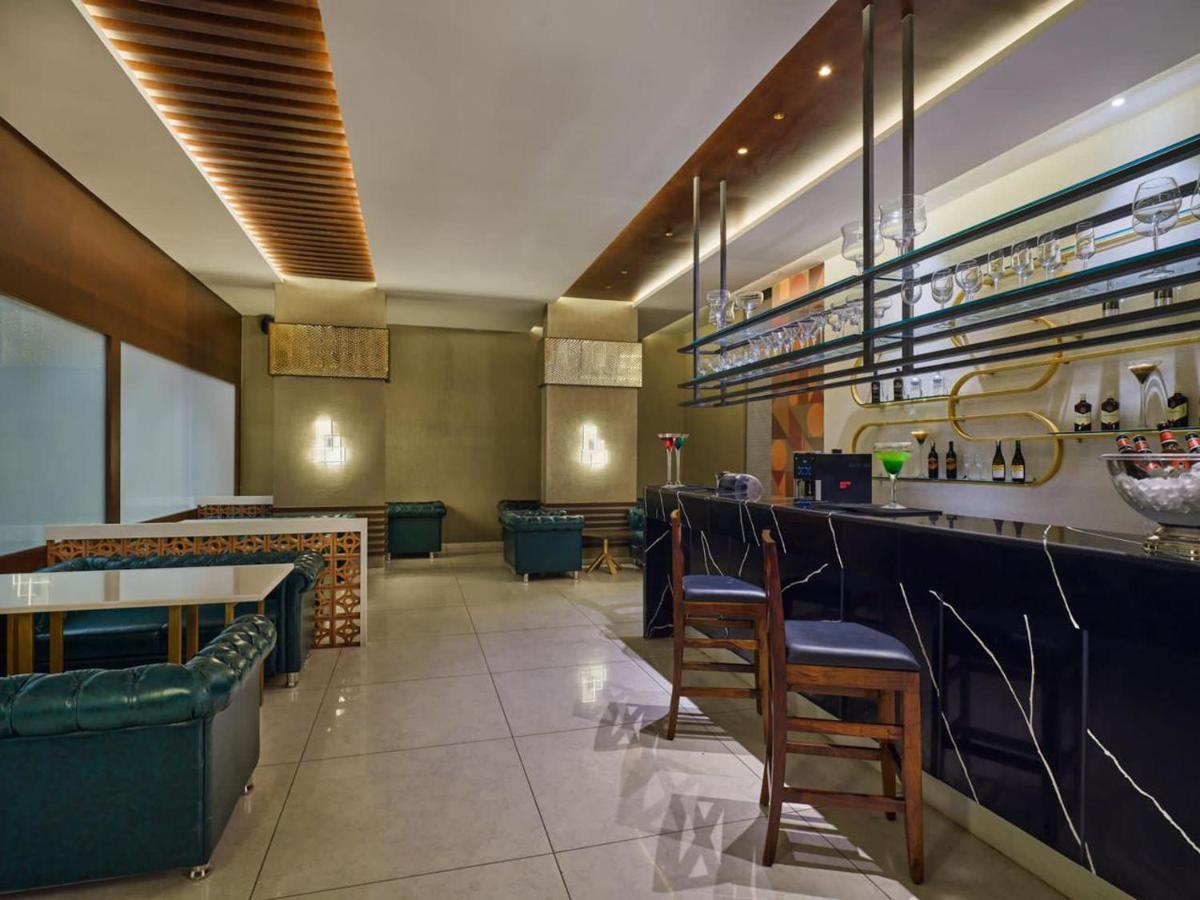 Essentia Luxury Hotel Indore Eksteriør billede