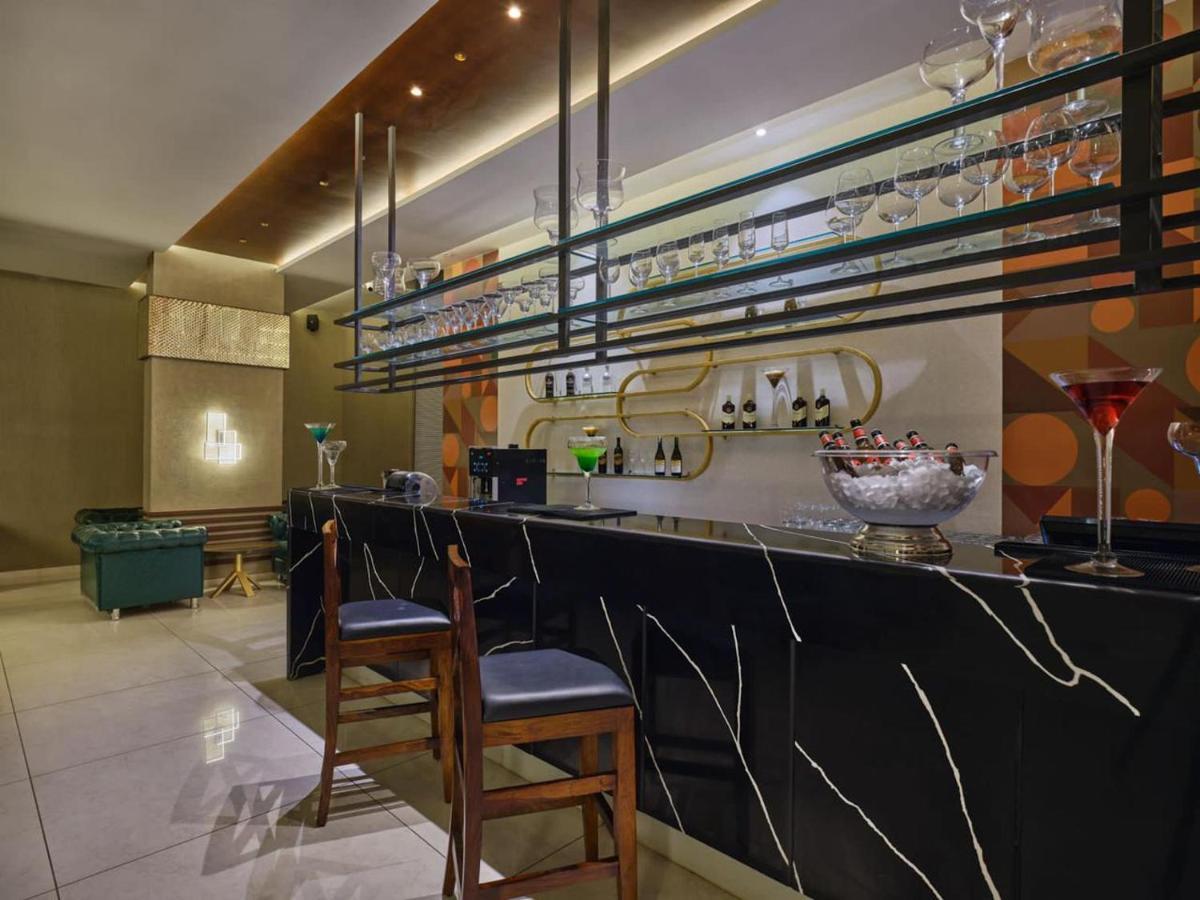 Essentia Luxury Hotel Indore Eksteriør billede