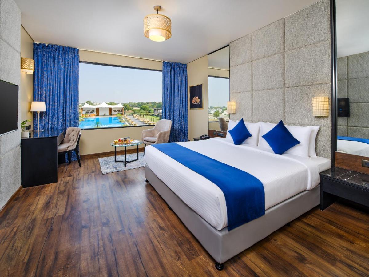 Essentia Luxury Hotel Indore Eksteriør billede